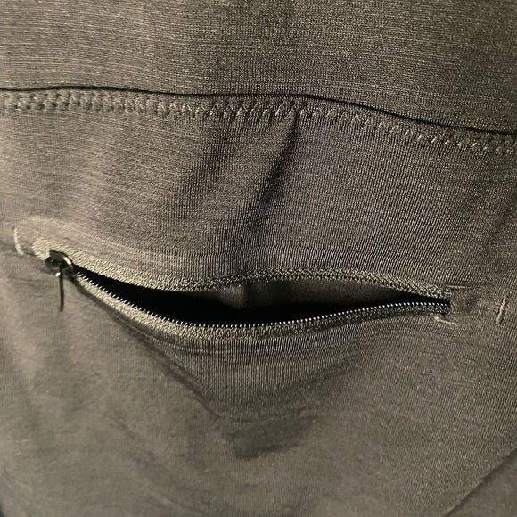 Women’s Athleta Black Tank Top With Back Pocket Size XLT - Picture 9 of 12